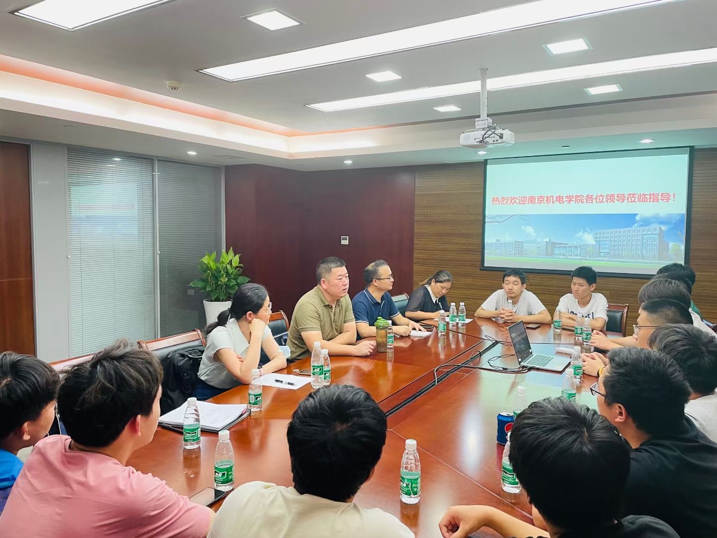 走进企业,暖心回访 --走访看望实习生,温情关怀暖人心(四)